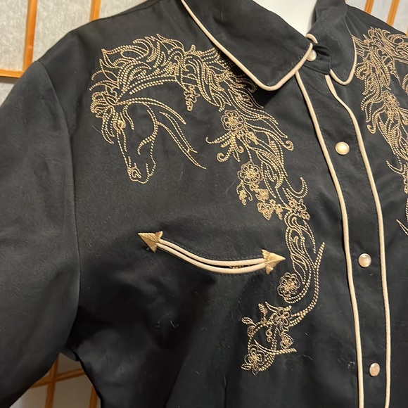 SCULLY, beautiful detailing of a horse in the front and back - Picture 3 of 5